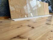 Płyty z polerowanego piaskowca – trwałe rozwiązania na elewacje i detale