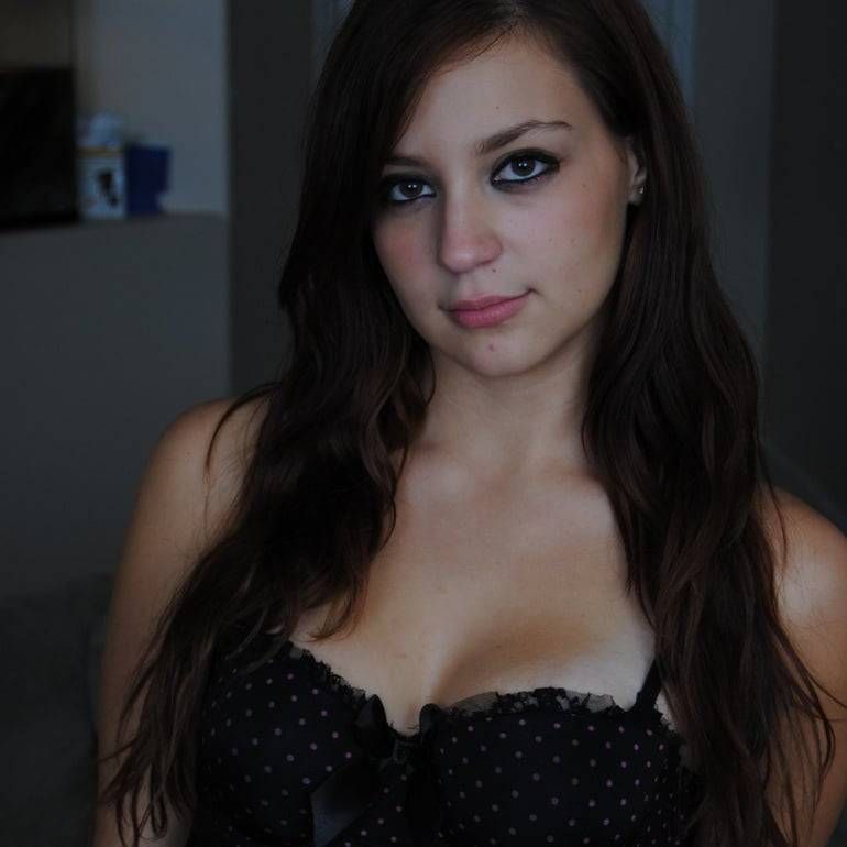 Mieszkam sama, nikt nam nie przeszkodzi  - Zdjęcie 1